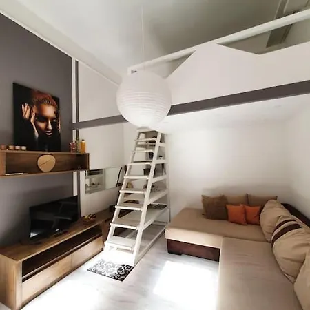 Violet Apartment, Cute Place Near Corvin Plaza *